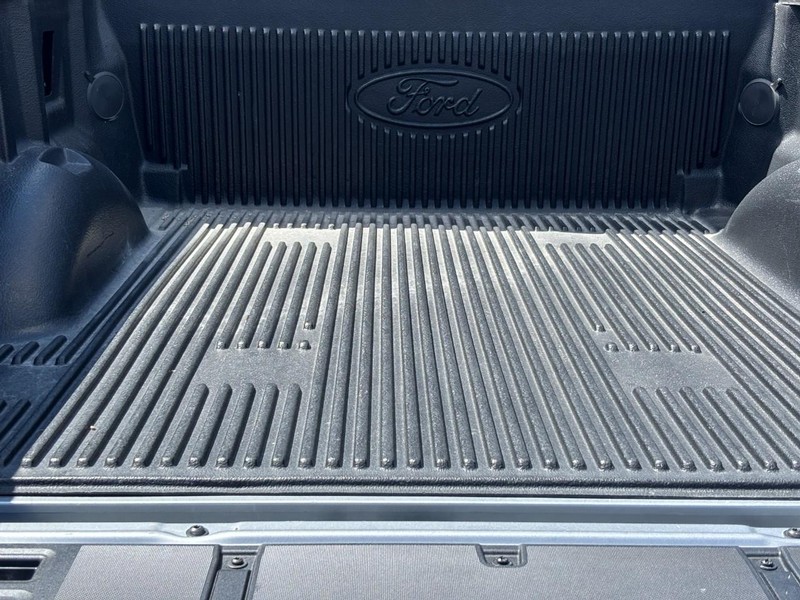 Ford F-150 Vehicle Full-screen Gallery Image 04