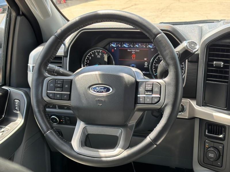 Ford F-150 Vehicle Full-screen Gallery Image 12