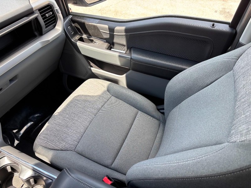 Ford F-150 Vehicle Full-screen Gallery Image 15