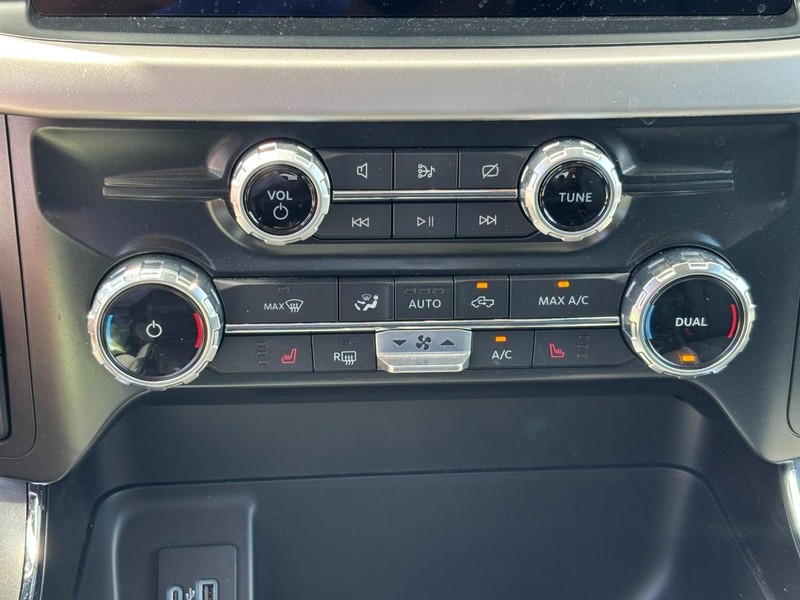 Ford F-150 Vehicle Full-screen Gallery Image 22