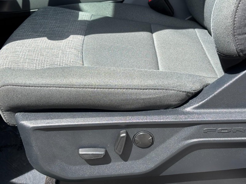 Ford F-150 Vehicle Full-screen Gallery Image 25