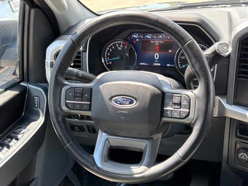 Ford F-150 Vehicle Full-screen Gallery Image 12