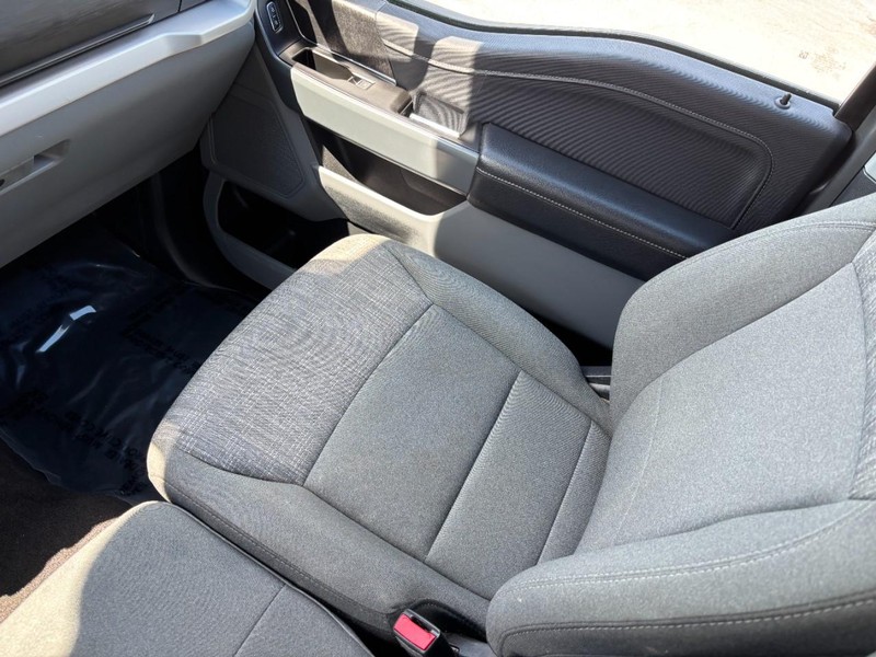 Ford F-150 Vehicle Full-screen Gallery Image 15