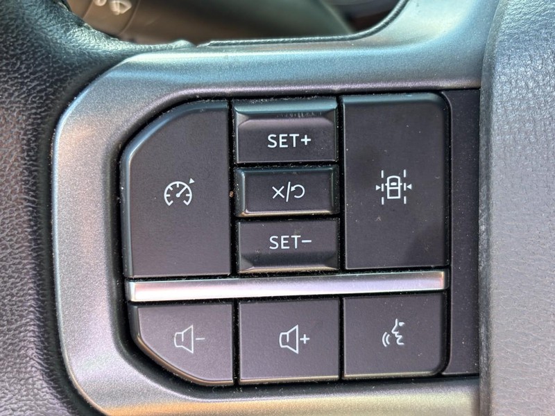 Ford F-150 Vehicle Full-screen Gallery Image 17