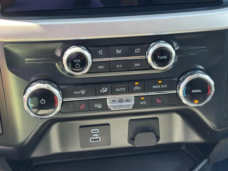 Ford F-150 Vehicle Full-screen Gallery Image 23