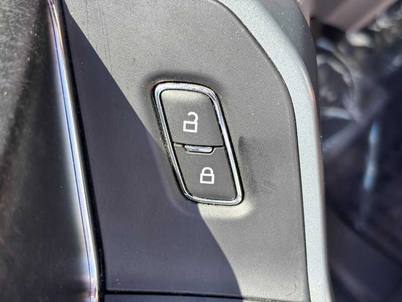 Ford F-150 Vehicle Full-screen Gallery Image 25