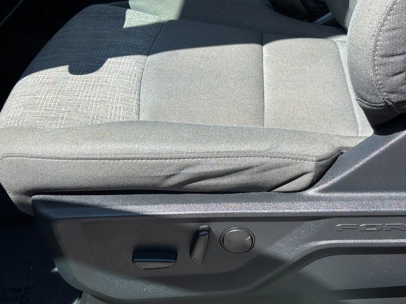 Ford F-150 Vehicle Full-screen Gallery Image 26