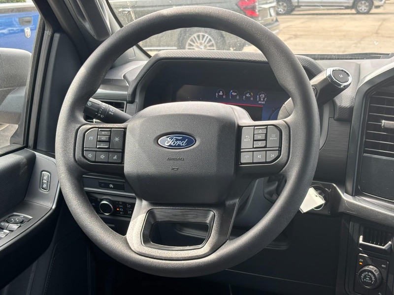 Ford F-150 Vehicle Full-screen Gallery Image 07