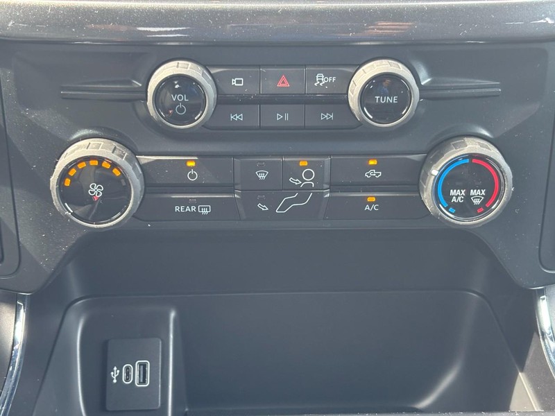 Ford F-150 Vehicle Full-screen Gallery Image 09