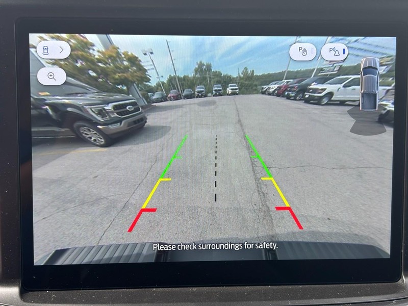 Ford F-150 Vehicle Full-screen Gallery Image 16