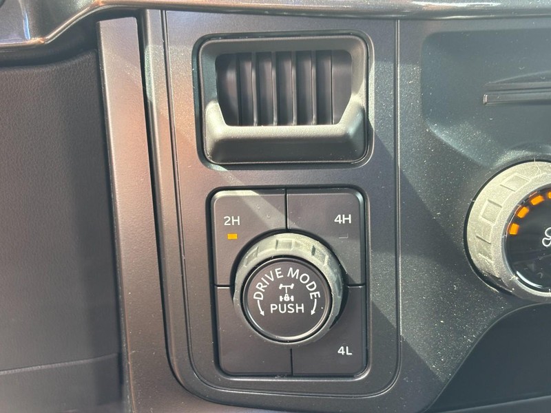 Ford F-150 Vehicle Full-screen Gallery Image 18