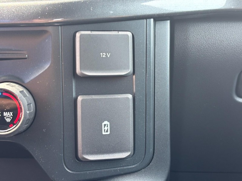 Ford F-150 Vehicle Full-screen Gallery Image 19