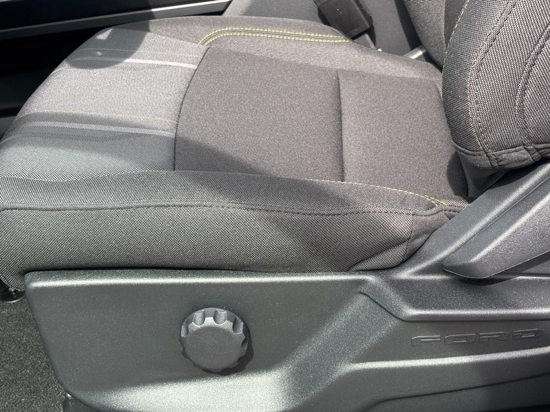 Ford F-150 Vehicle Full-screen Gallery Image 22