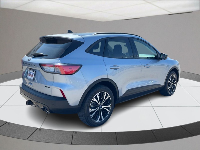 Ford Escape Vehicle Full-screen Gallery Image 03