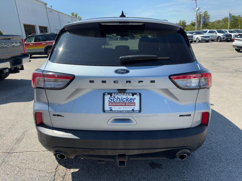 Ford Escape Vehicle Full-screen Gallery Image 05