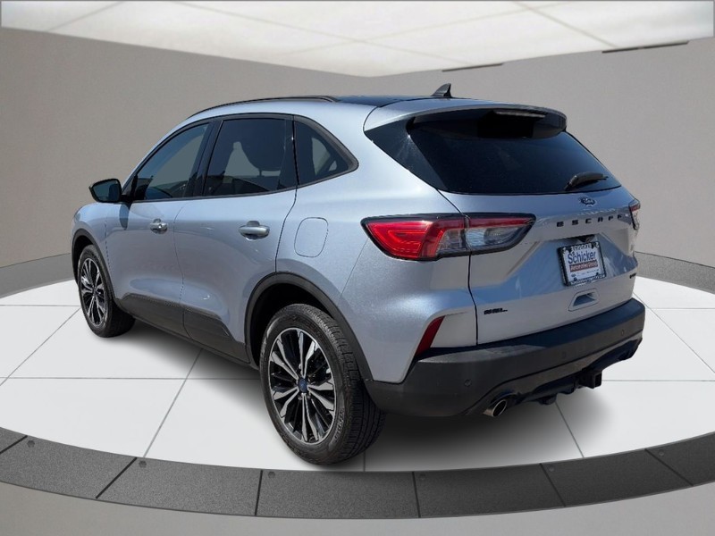 Ford Escape Vehicle Full-screen Gallery Image 06