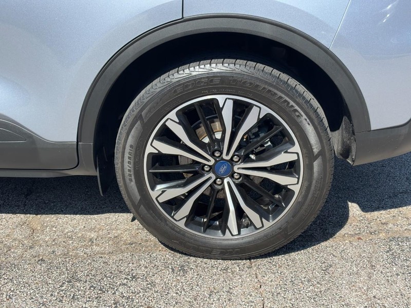 Ford Escape Vehicle Full-screen Gallery Image 07