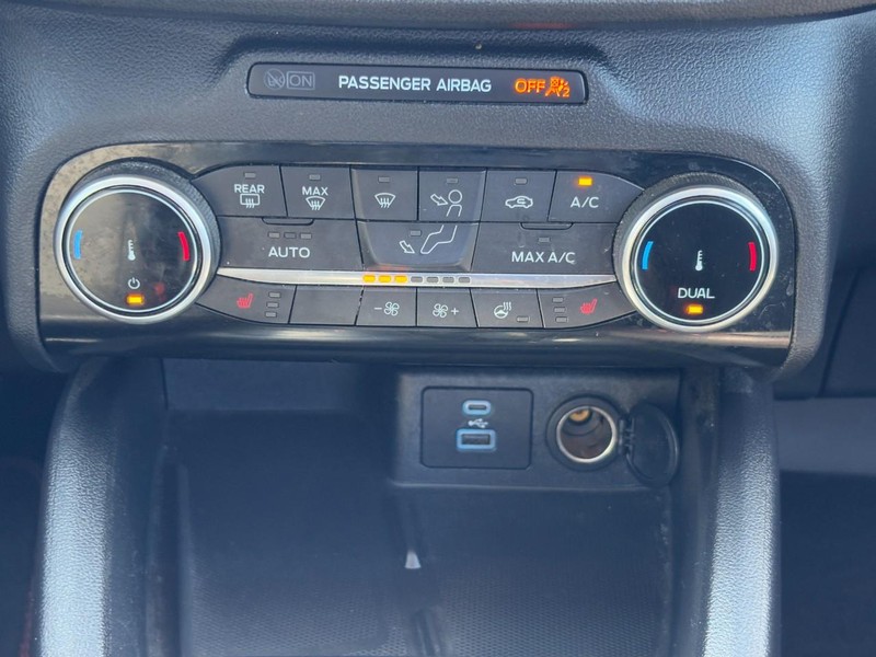 Ford Escape Vehicle Full-screen Gallery Image 14