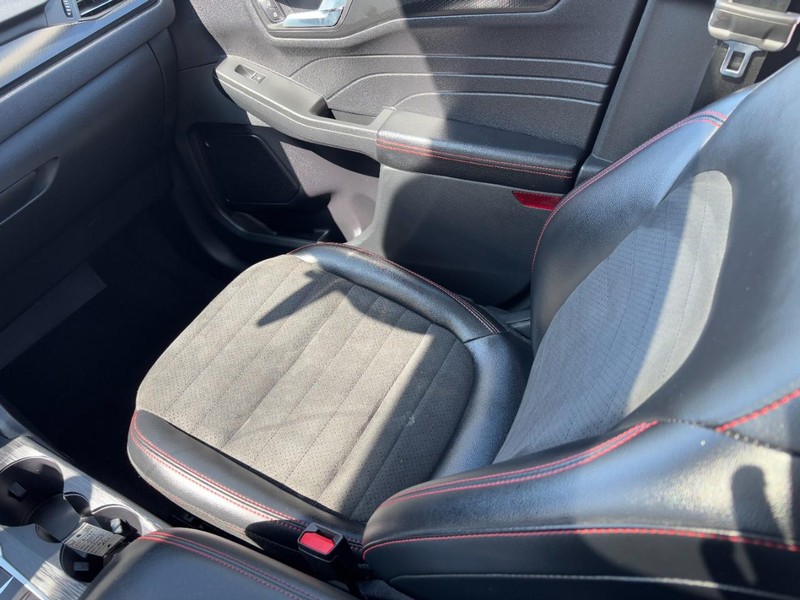 Ford Escape Vehicle Full-screen Gallery Image 15