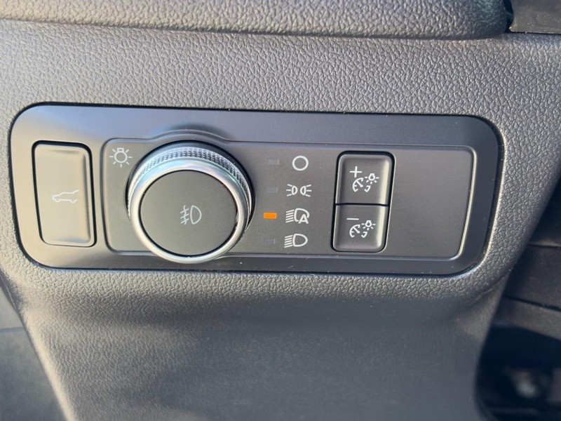 Ford Escape Vehicle Full-screen Gallery Image 16