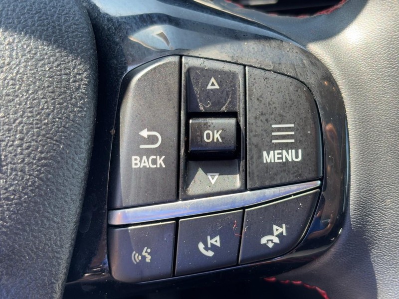 Ford Escape Vehicle Full-screen Gallery Image 18