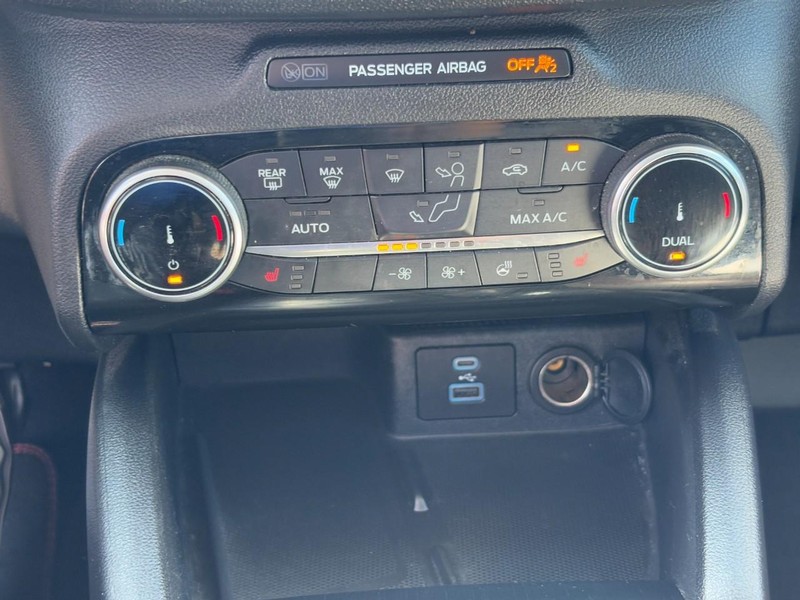 Ford Escape Vehicle Full-screen Gallery Image 23