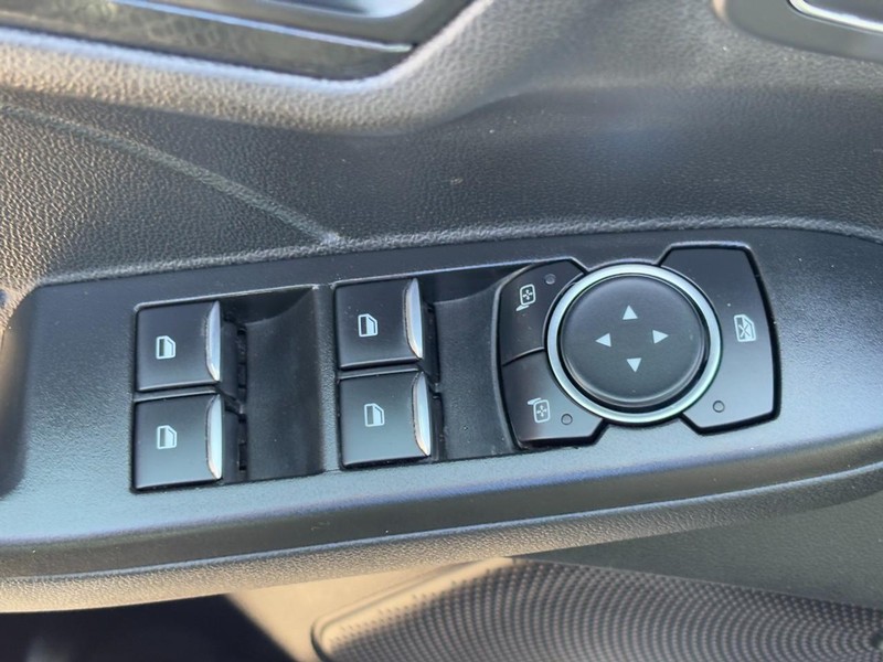 Ford Escape Vehicle Full-screen Gallery Image 24