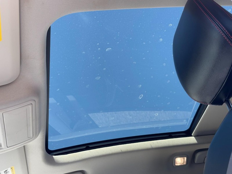 Ford Escape Vehicle Full-screen Gallery Image 27