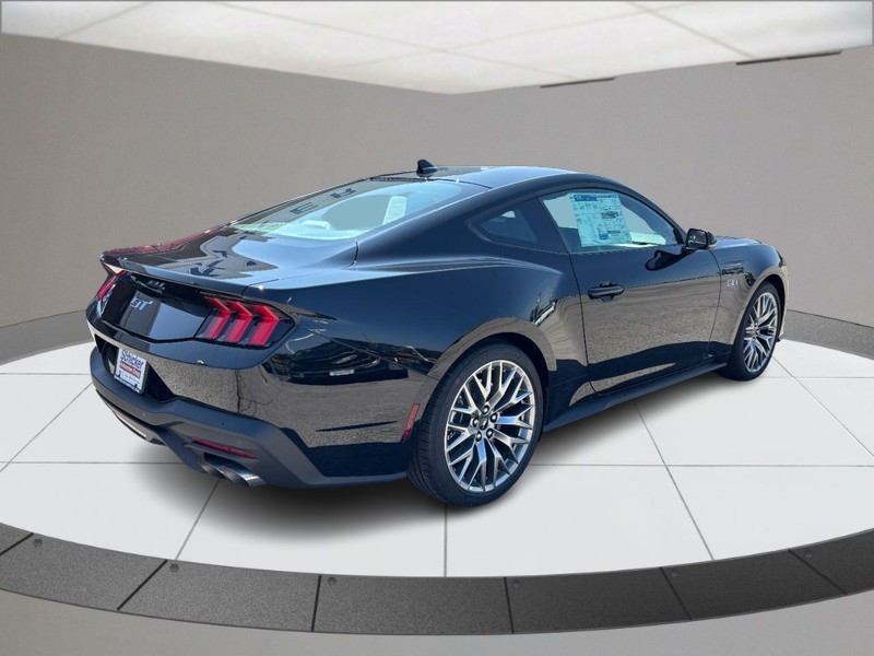 Ford Mustang Vehicle Full-screen Gallery Image 03