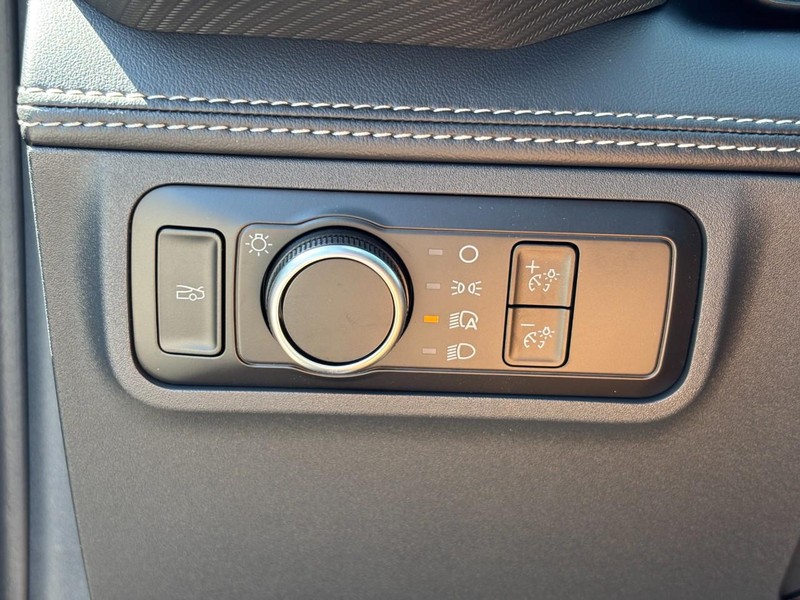 Ford Mustang Vehicle Full-screen Gallery Image 07