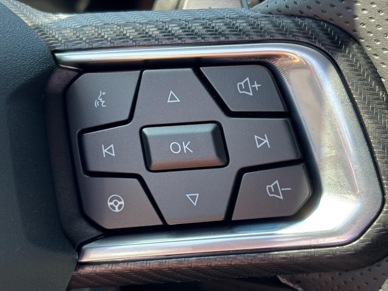 Ford Mustang Vehicle Full-screen Gallery Image 09