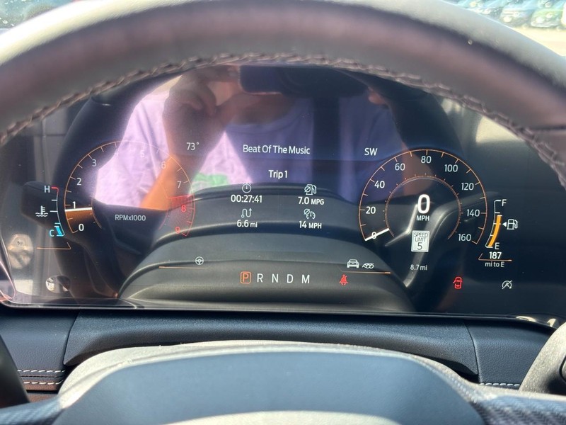 Ford Mustang Vehicle Full-screen Gallery Image 10