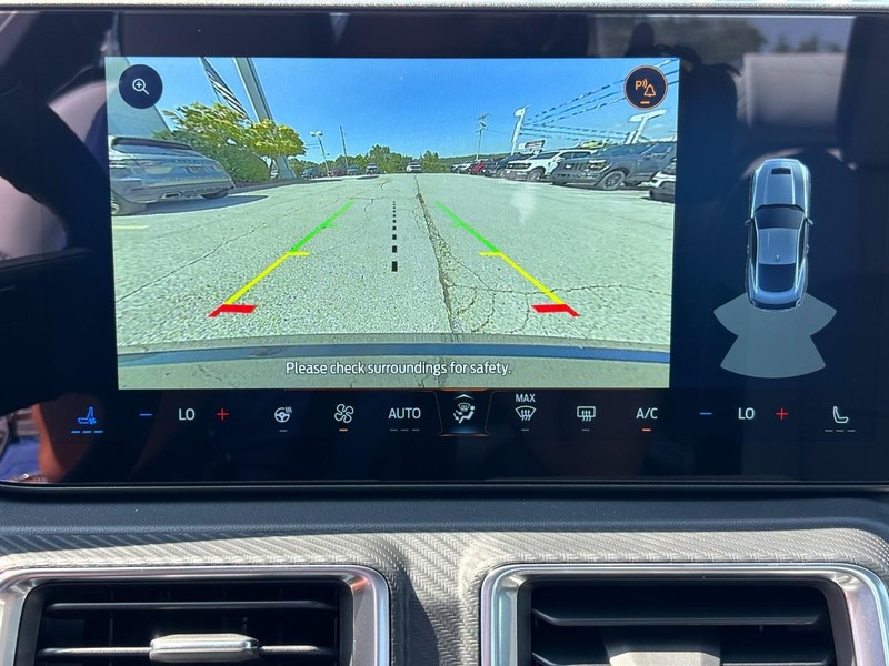 Ford Mustang Vehicle Full-screen Gallery Image 12