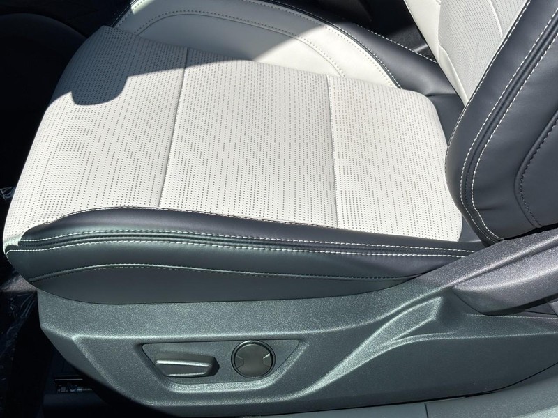 Ford Mustang Vehicle Full-screen Gallery Image 17