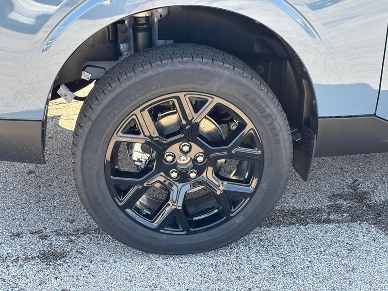 Ford Maverick Vehicle Full-screen Gallery Image 04