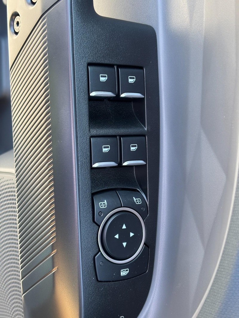 Ford Maverick Vehicle Full-screen Gallery Image 18