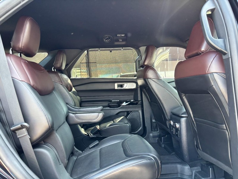 Ford Explorer Vehicle Full-screen Gallery Image 10