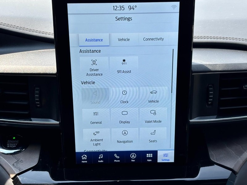 Ford Explorer Vehicle Full-screen Gallery Image 13