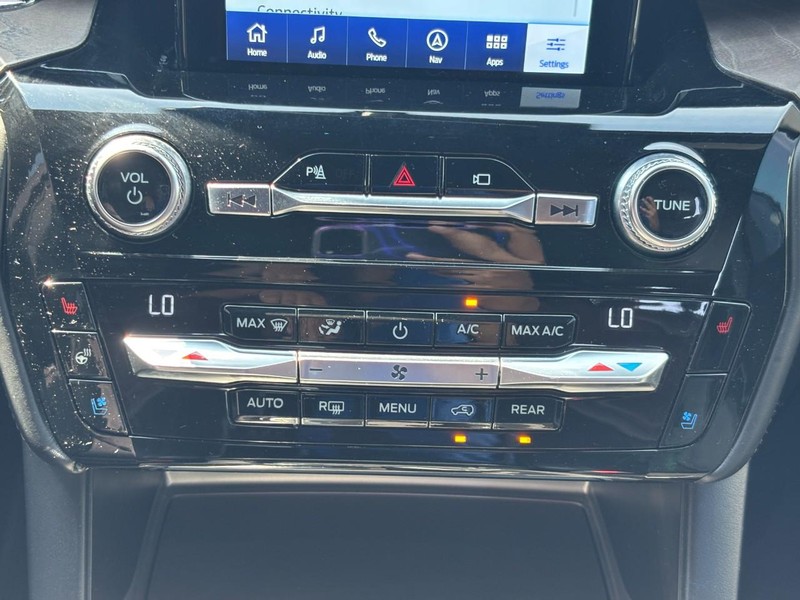 Ford Explorer Vehicle Full-screen Gallery Image 14