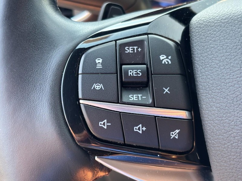 Ford Explorer Vehicle Full-screen Gallery Image 17