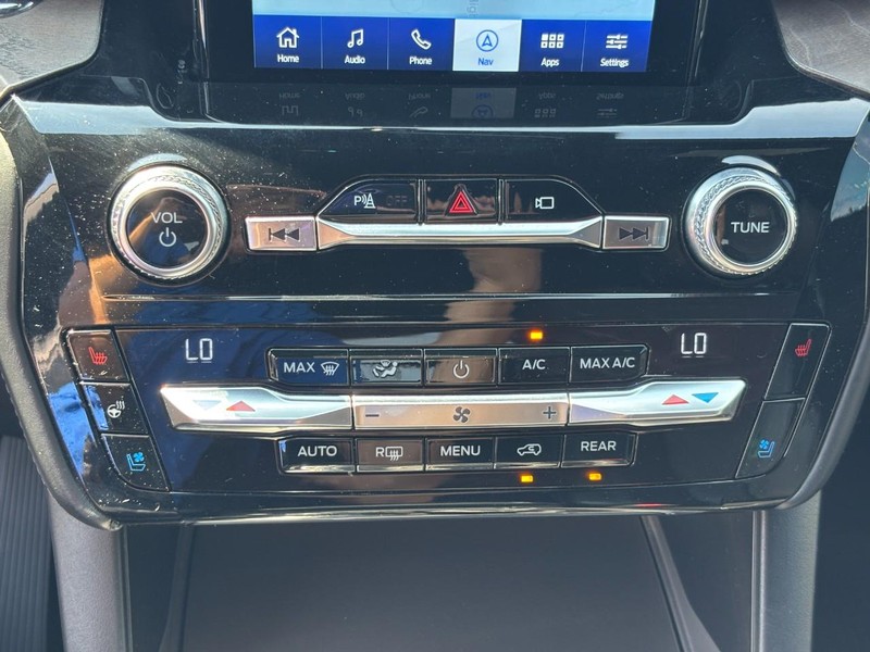 Ford Explorer Vehicle Full-screen Gallery Image 23