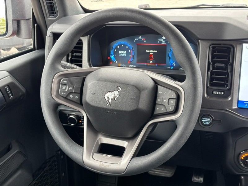 Ford Bronco Vehicle Full-screen Gallery Image 07