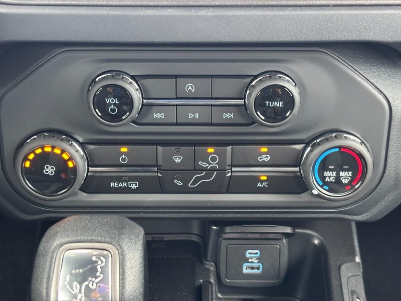 Ford Bronco Vehicle Full-screen Gallery Image 09