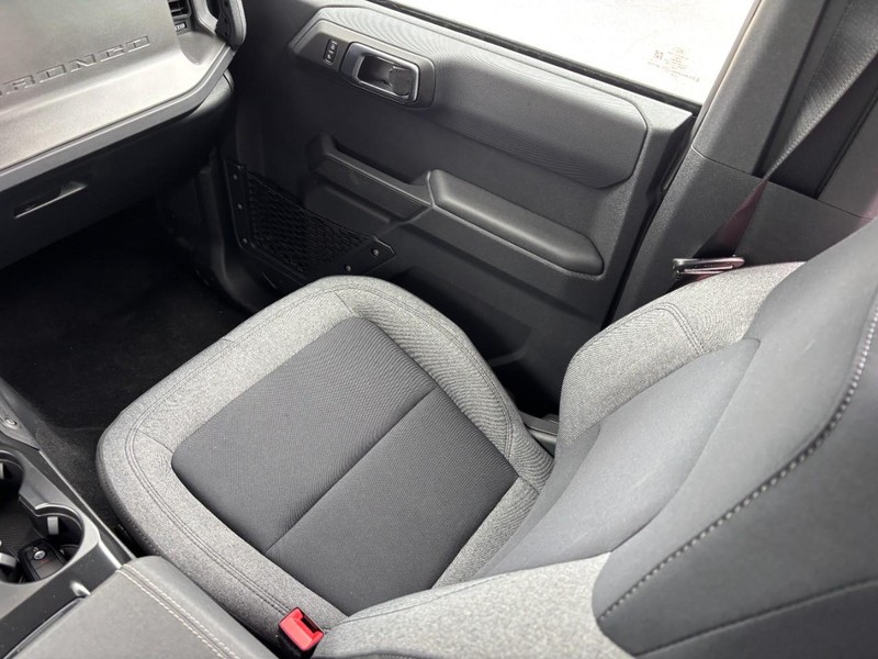 Ford Bronco Vehicle Full-screen Gallery Image 10