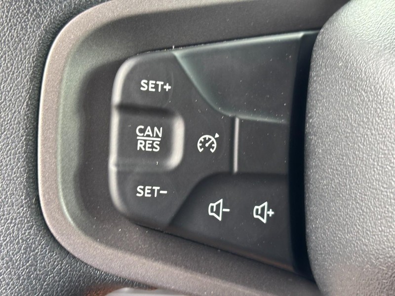 Ford Bronco Vehicle Full-screen Gallery Image 12