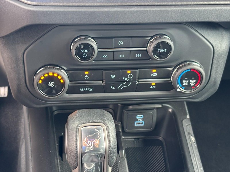 Ford Bronco Vehicle Full-screen Gallery Image 17