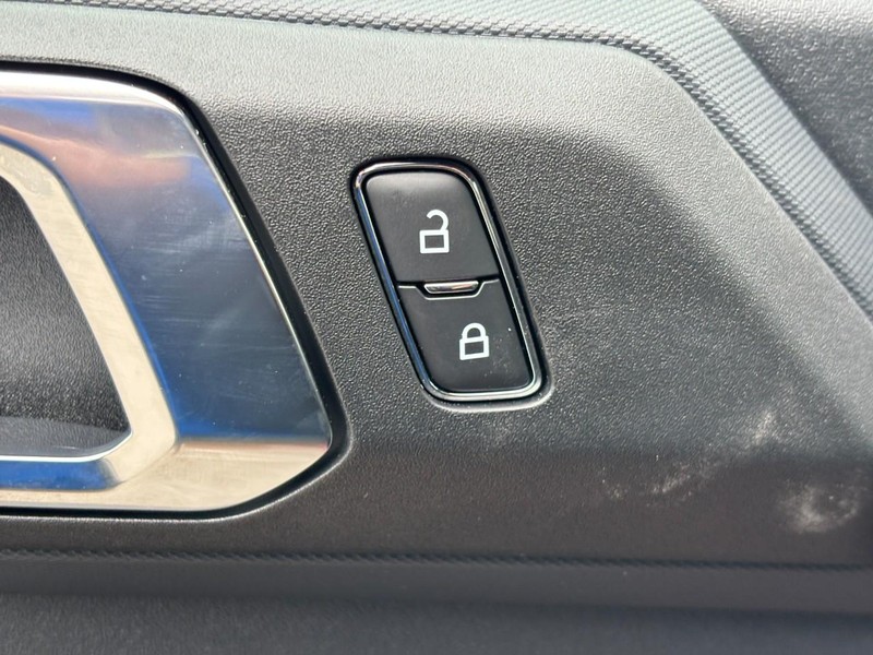 Ford Bronco Vehicle Full-screen Gallery Image 18