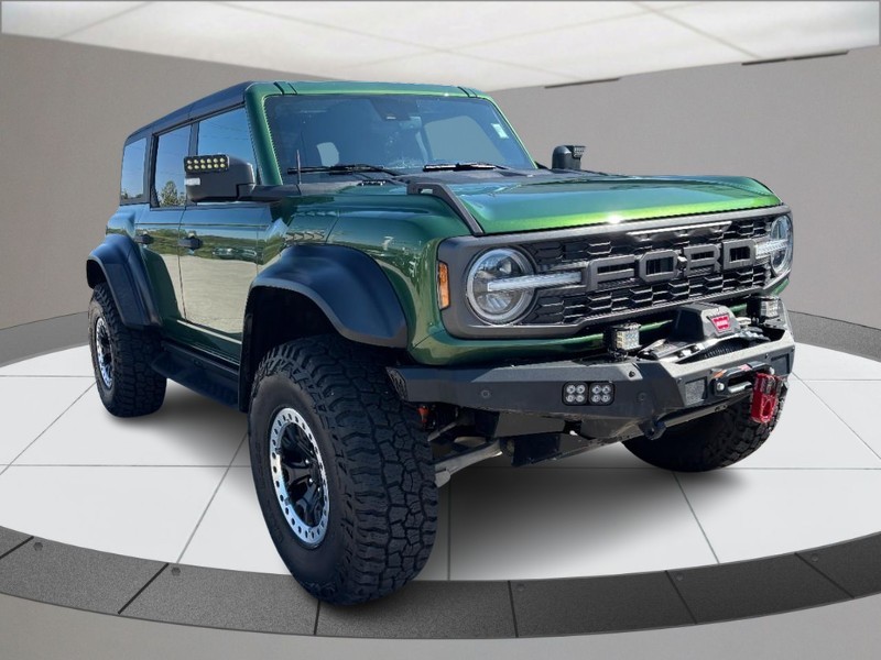 Ford Bronco Vehicle Full-screen Gallery Image 02