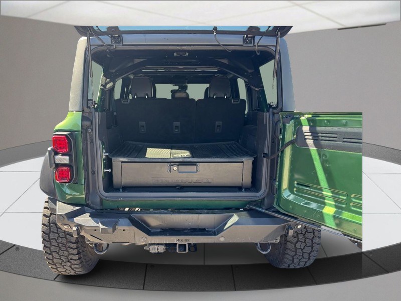 Ford Bronco Vehicle Full-screen Gallery Image 04