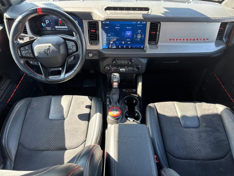 Ford Bronco Vehicle Full-screen Gallery Image 11